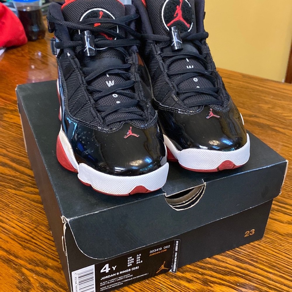 Un-Creased Jordan 6 Rings - Size 4Y sneakers